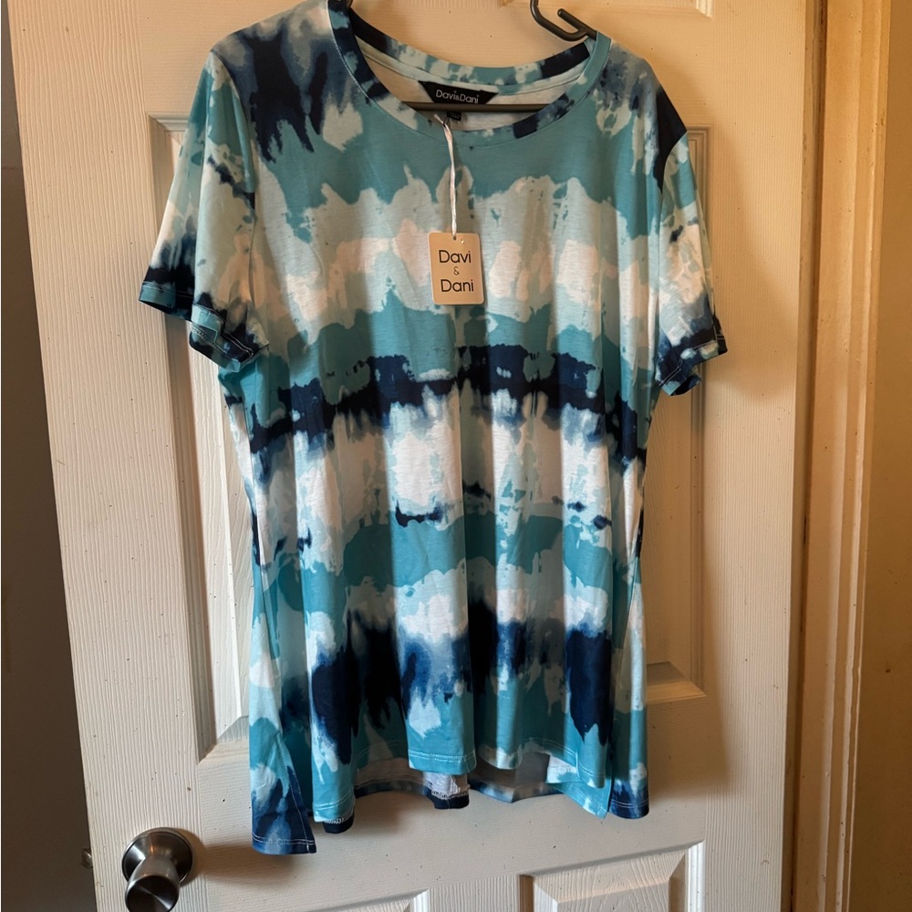 DAVI & DANI Aqua and Navy Tie-Dye Short Sleeve Top